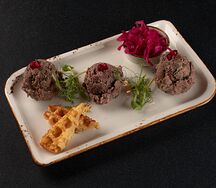 Красное лобио с орехами и капустой по-гурийски