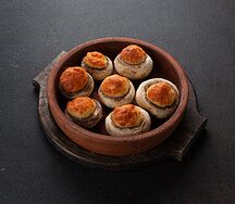 Шапки шампиньонов с сулугуни
