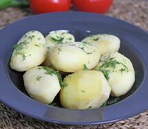 Картофель отварной с зеленью