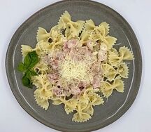 Фарфалле с грибами и курицей