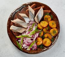 Сельдь слабой соли с картошкой