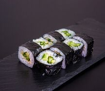 Мини-ролл с огурцом