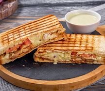  Сэндвич с курицей  и сыром моцарелла 