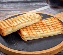 Сэндвич с сыром моцарелла 
