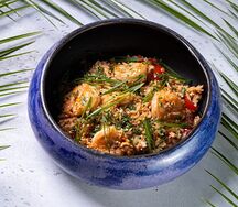 Жареный рис с креветками