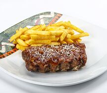 Свиные ребра с картофелем фри