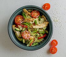 Теплый салат с курицей