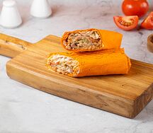 Шаурма куриная в сырном лаваше