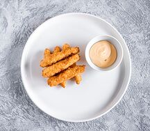 Куриные палочки с сырным соусом