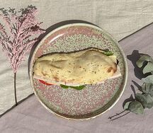 Лепешка с ветчиной и сыром