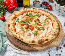 Пицца с креветками и рукколой