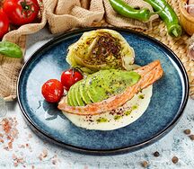 Стейк из лосося с соусом берблан