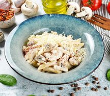 Пенне с курицей и шампиньонами