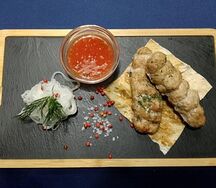 Люля с бараниной с лавашем и соусом