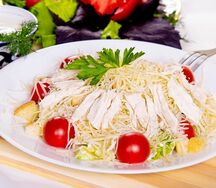 Салат Цезарь с курицей