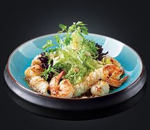 Теплый салат с морепродуктами