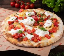 Фокачча-пицца со страчателлой