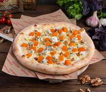 Пицца с горгонзолой и тыквой