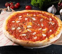 Фокачча-пицца с томатами и чесноком