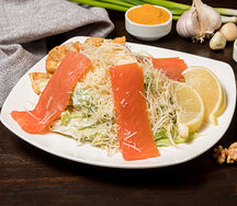 Салат Цезарь с семгой