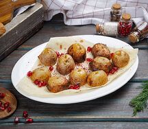 Молодой запеченный картофель в кожуре