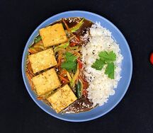 Жареный тофу с овощами