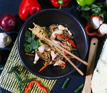 Лапша яичная с курицей