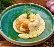 Слоеный пирог с гусем, лесными грибами и муссом из пармезана