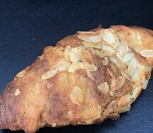 Круассан с миндальным кремом