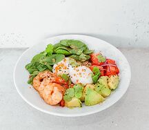Киноа боул с авокадо, яйцом и креветками