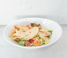 Салат Цезарь с креветками