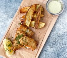 Фиш & Чипс с печеным картофелем и соусом тартар