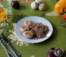 Куриные котлеты с гречкой