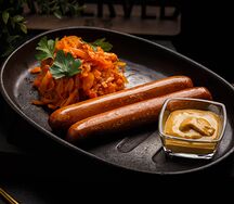 Колбаски куриные с тушеной капустой