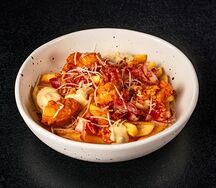 Фри с беконом и креветками