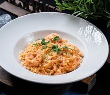 Орзо с тигровыми креветками 