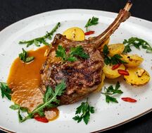 Карэ теленка с мясным соусом