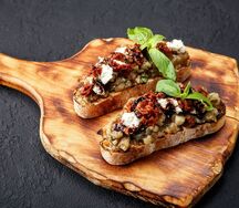 Брускетта с баклажаном