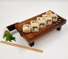 Ролл Калифорния в кунжуте
