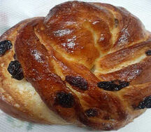 Булочка с изюмом