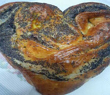 Булочка с маком