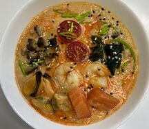 Том ям с морепродуктами