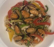 Вок с мидиями