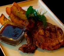 Стейк из cвинoй шеи