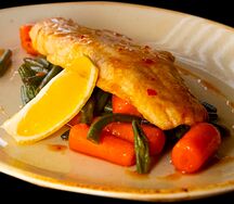 Филе судака с овощами