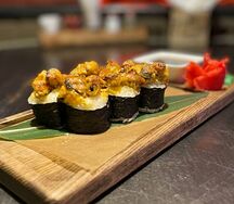 Запеченный ролл с мидиями