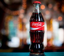 Напиток Coca-Cola стекло