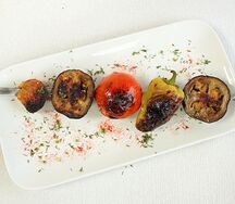 Шампур овощей на углях