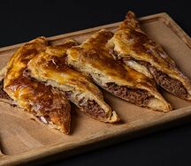 Лобиани слоеный с беконом