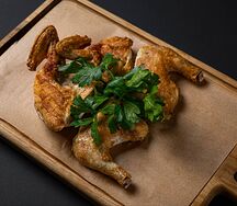 Цыпленок Тапака в перечном соусе ткемали